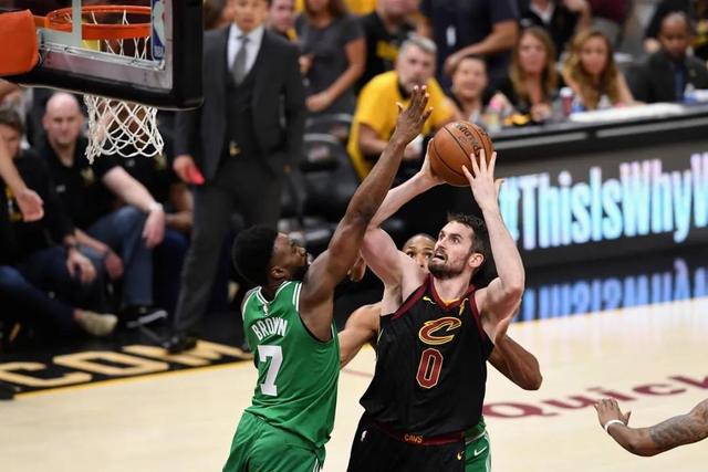 官宣:鹈鹕提前续约阿尔瓦拉多 新合同2年900万