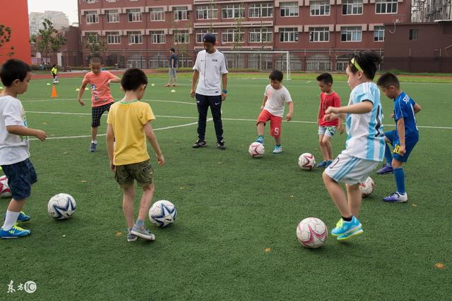 莱昂纳德32分快船险胜森林狼 76人力克独行侠